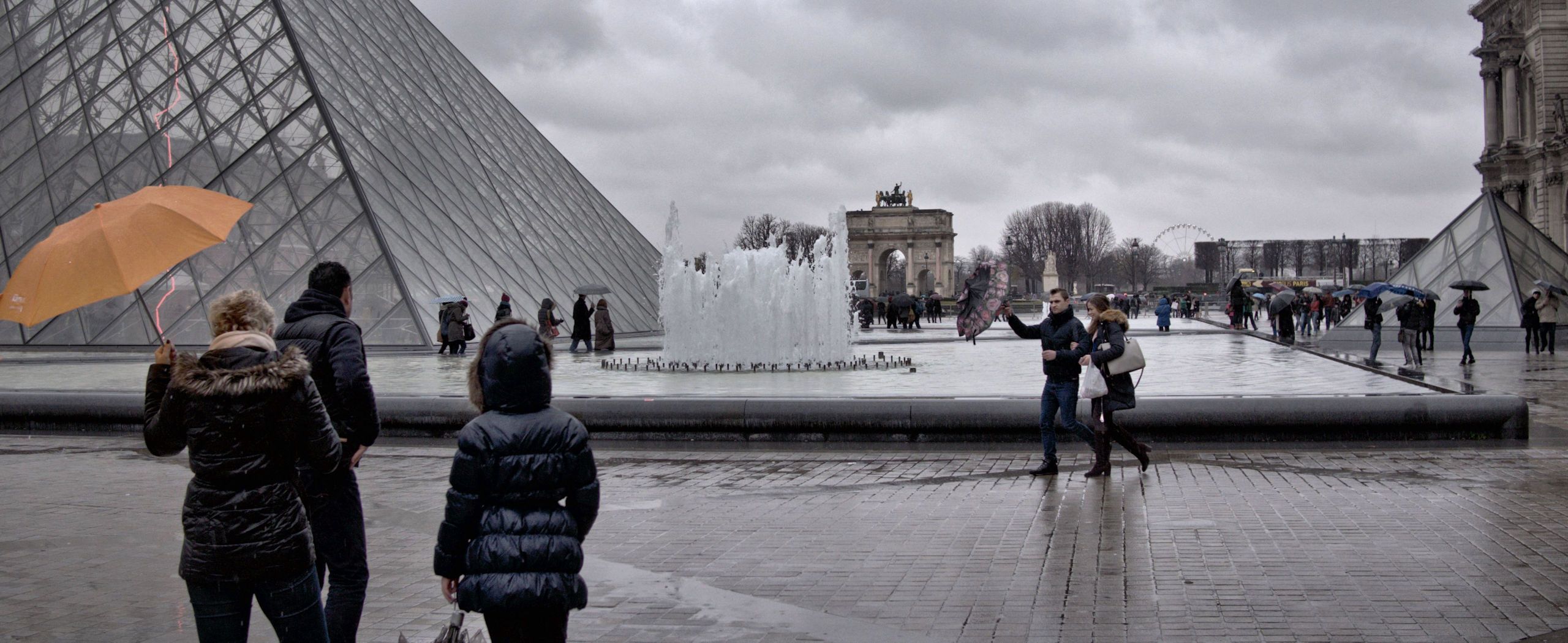Le Louvre la pyramide