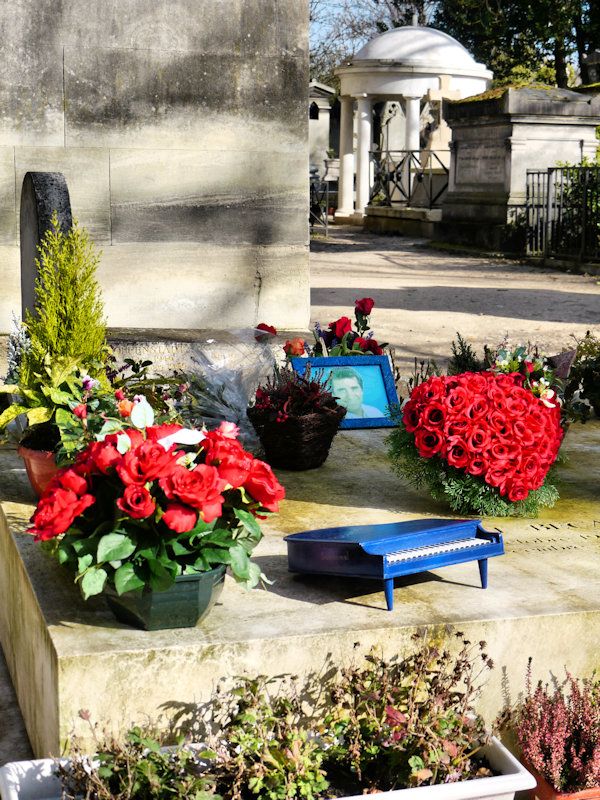 Tombe Gilbert Bécaud