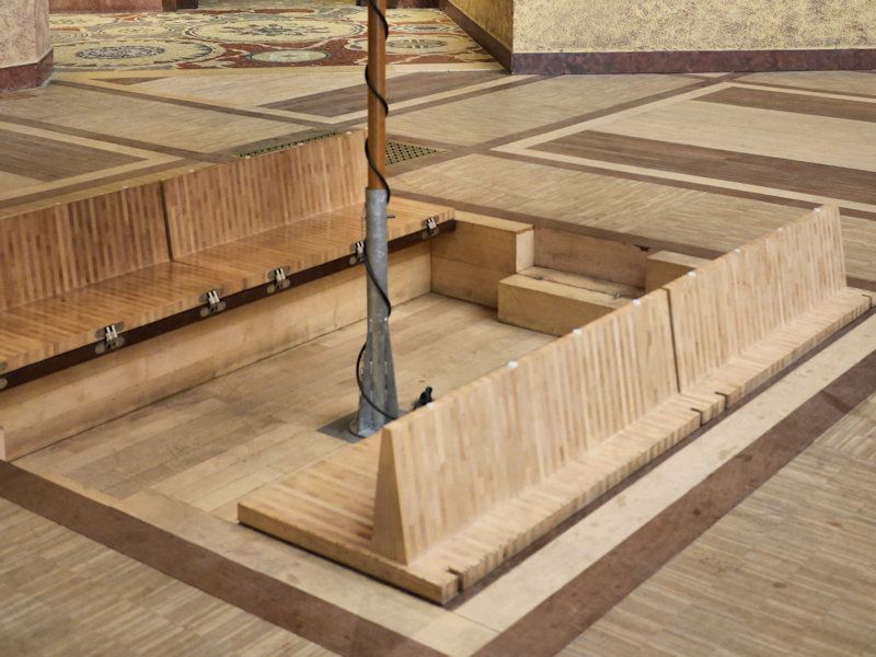 Palais porte dorée mobilier escamotable du forum