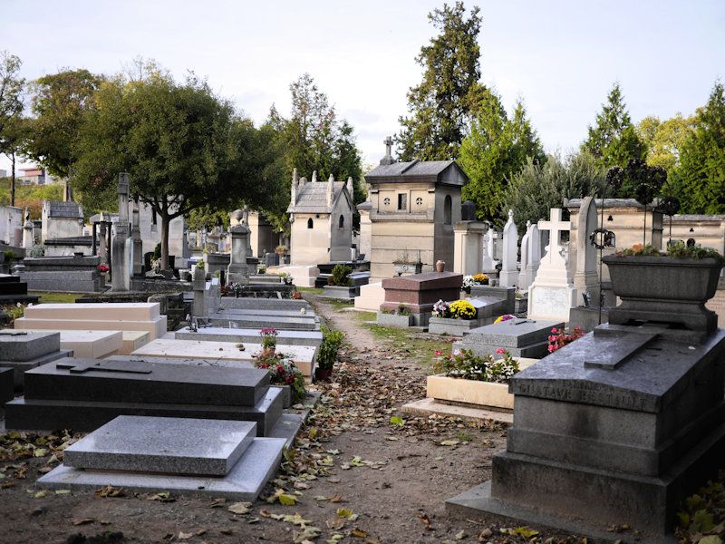 Allée cimetière du Montparnasse
