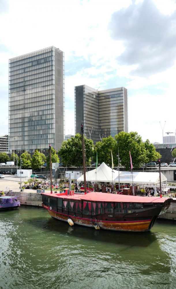 Les quais du port de la gare